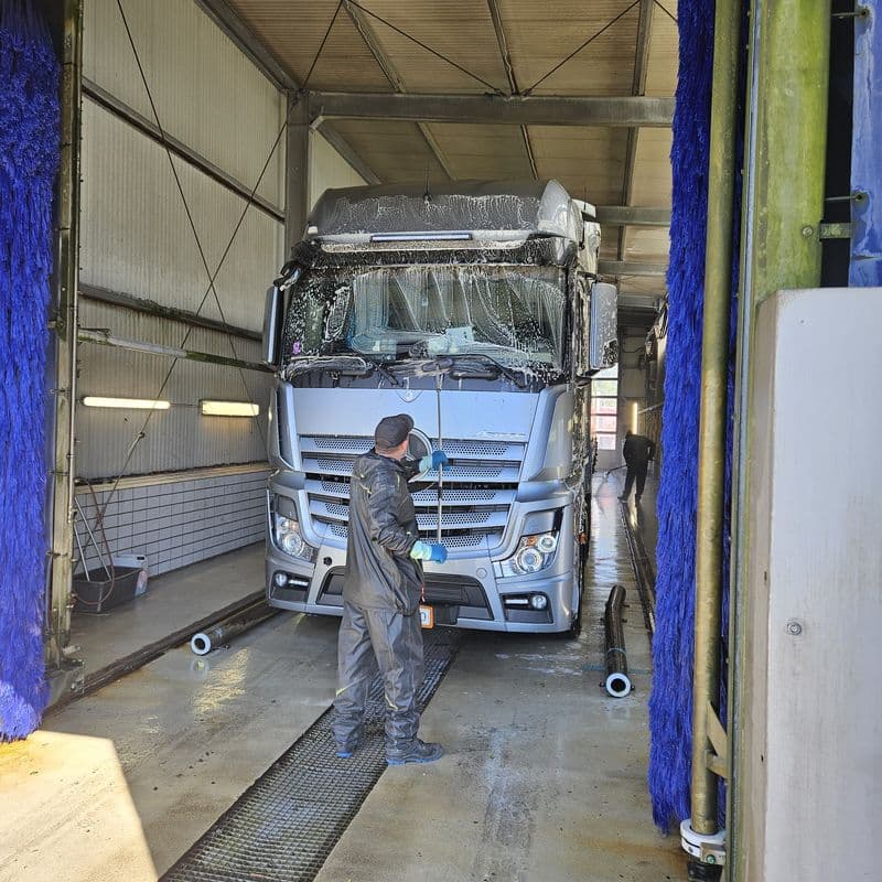 Fahrzeugwäsche in der Waschanlage